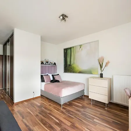 Wola 8th Floor Rose Warsaw